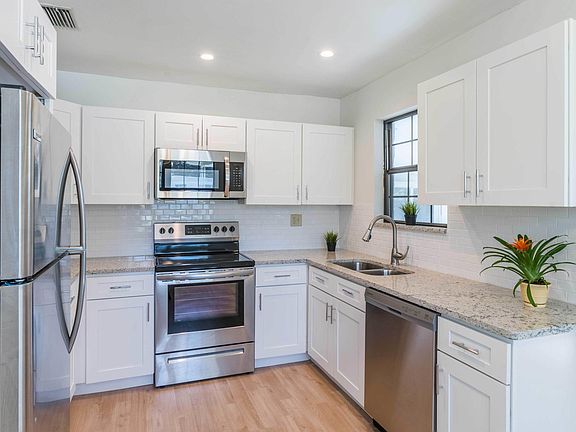 3rd image of 2719 PINE SUMMIT Drive E