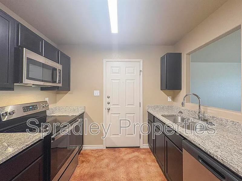 3 bed, 2.0 bath, 1202 sqft, $1,345 — Photo 4