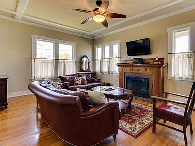 215 E Travis St, Fredericksburg, TX 78624 | Zillow