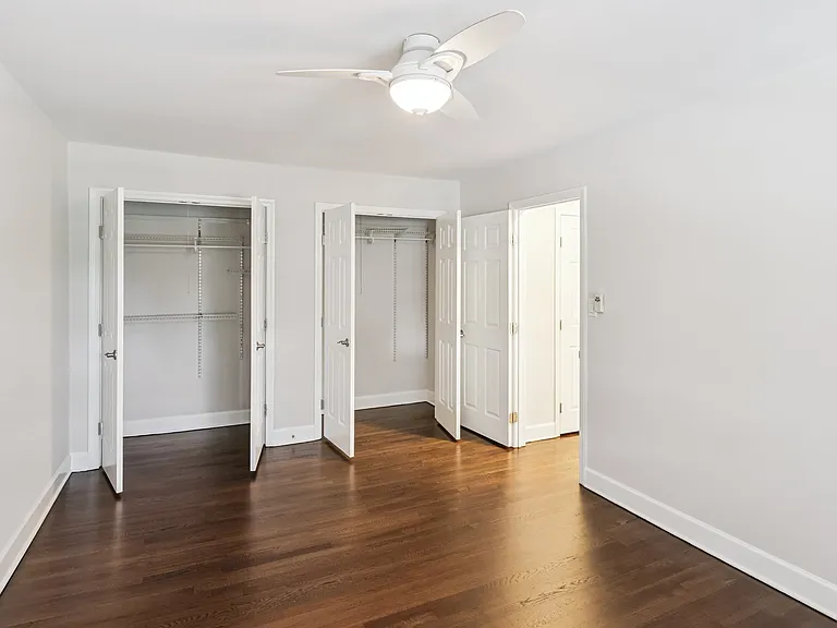 Queens Gardens Apartments — Photo 11