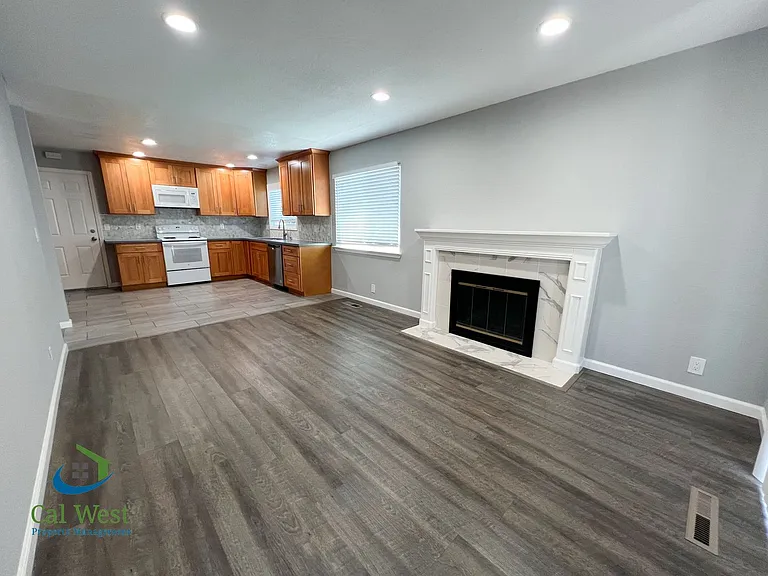 1567 Oriole Ave — Photo 8
