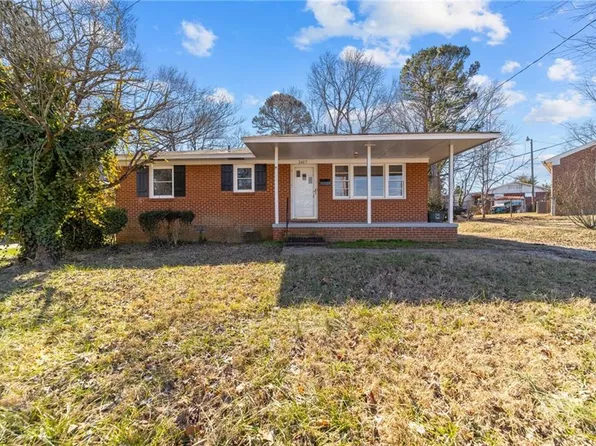 2407 Woodberry Dr, Greensboro, NC 27403