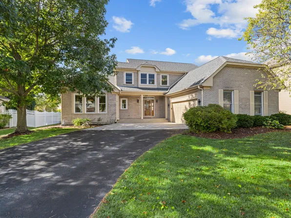 374 Waverly Dr, Mundelein, IL 60060