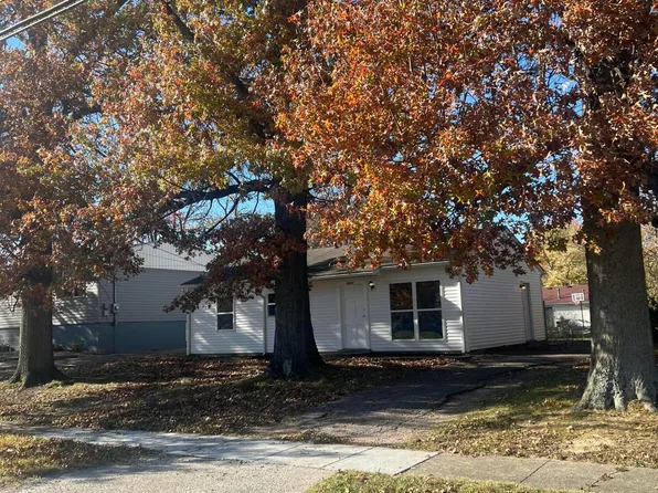 5208 Robinwood Rd, Louisville, KY 40218