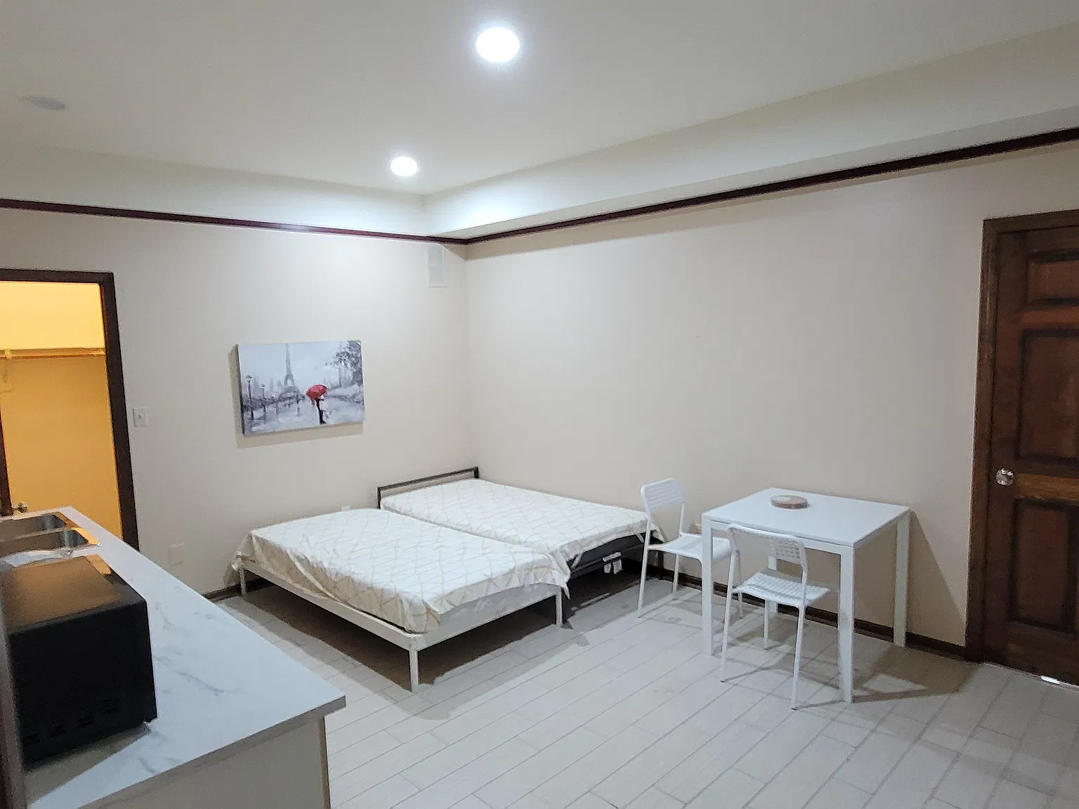 1 bed, 3200 sqft, $1,300 — Photo 1