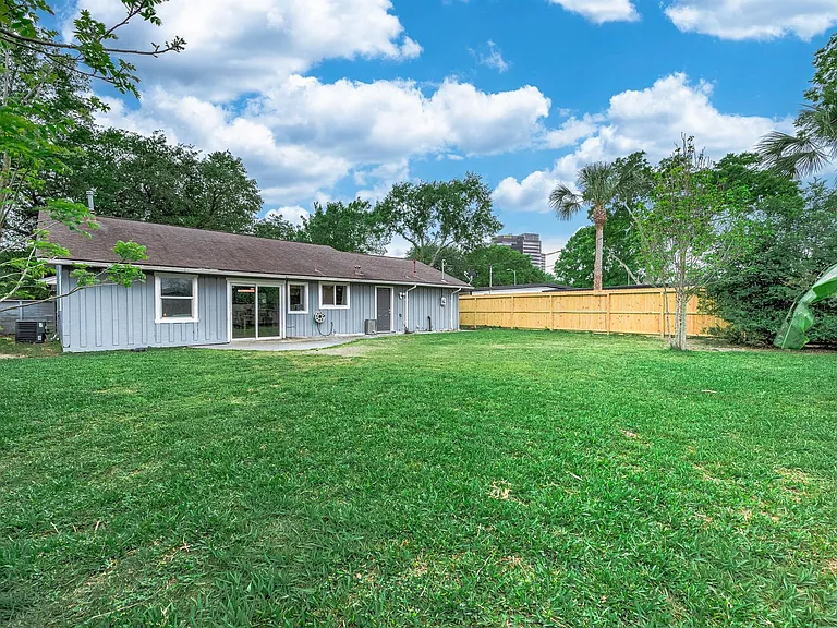 7230 Edgemoor Dr — Photo 17