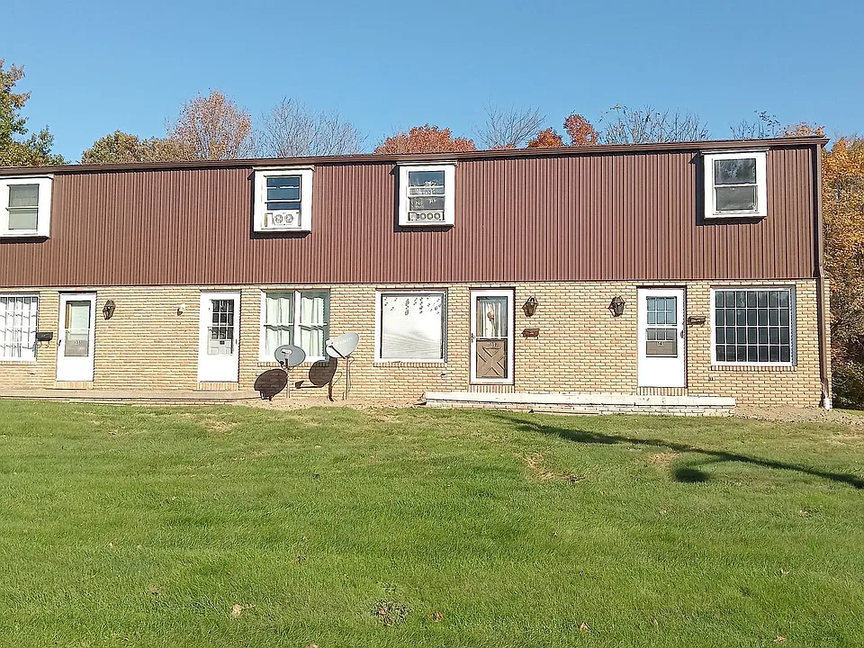 135-141 Elm St NE