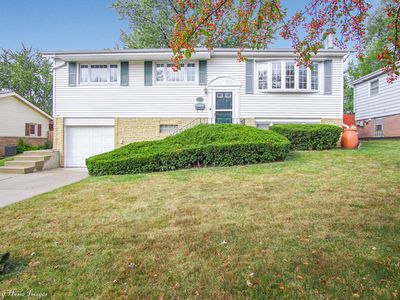 9040 Forest Ln, Hickory Hills, IL, 60457