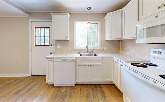 5th image of 511 Fairview St