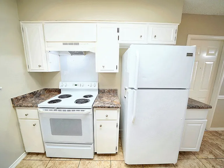 225 Linda Ct — Photo 12