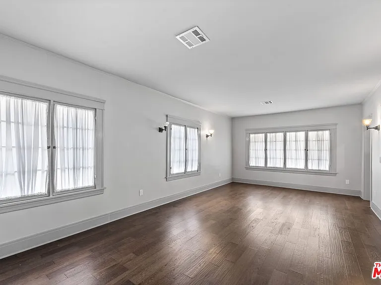 344 S Kingsley Dr — Photo 23