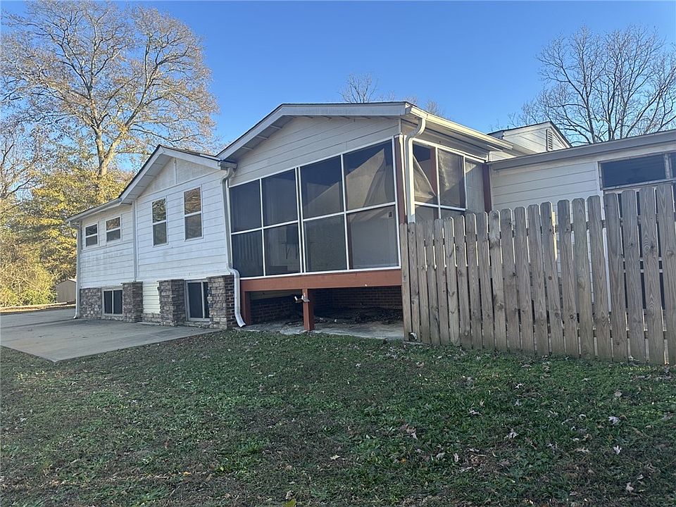 1st image of 137 N Charles Dr