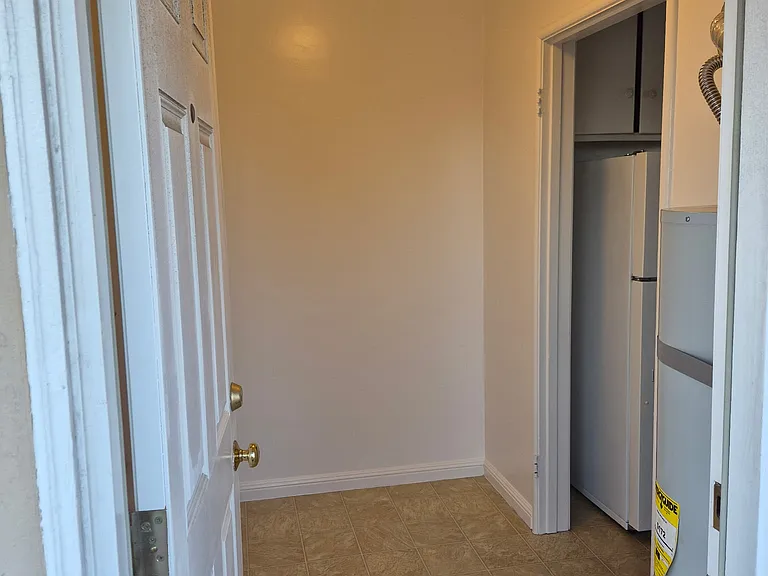2556 Grant Ave — Photo 14