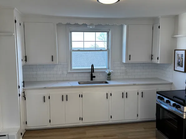 22 Magnolia St, Bristol, RI