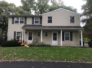 12 Teakwood Ln, Fairport, NY 14450