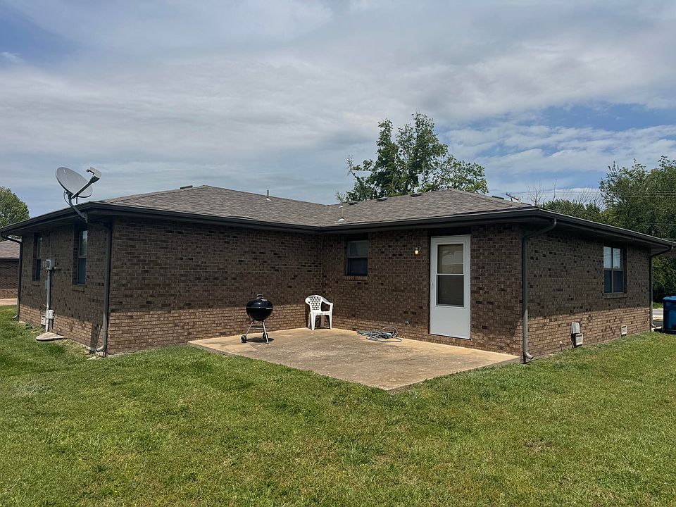 2nd image of 931-933 N Main Avenue