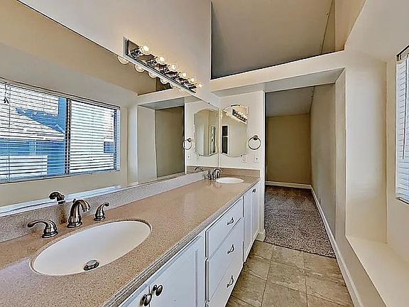 5th image of 22846 White Pine Pl