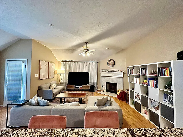 1106 Kerri Ct — Photo 16
