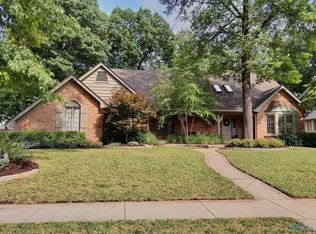 2450 Wealdstone Rd, Toledo, OH 43617