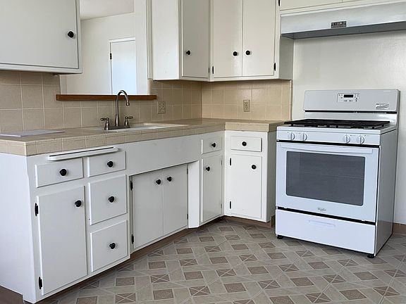 3rd image of 219 Grand Ave APT 4