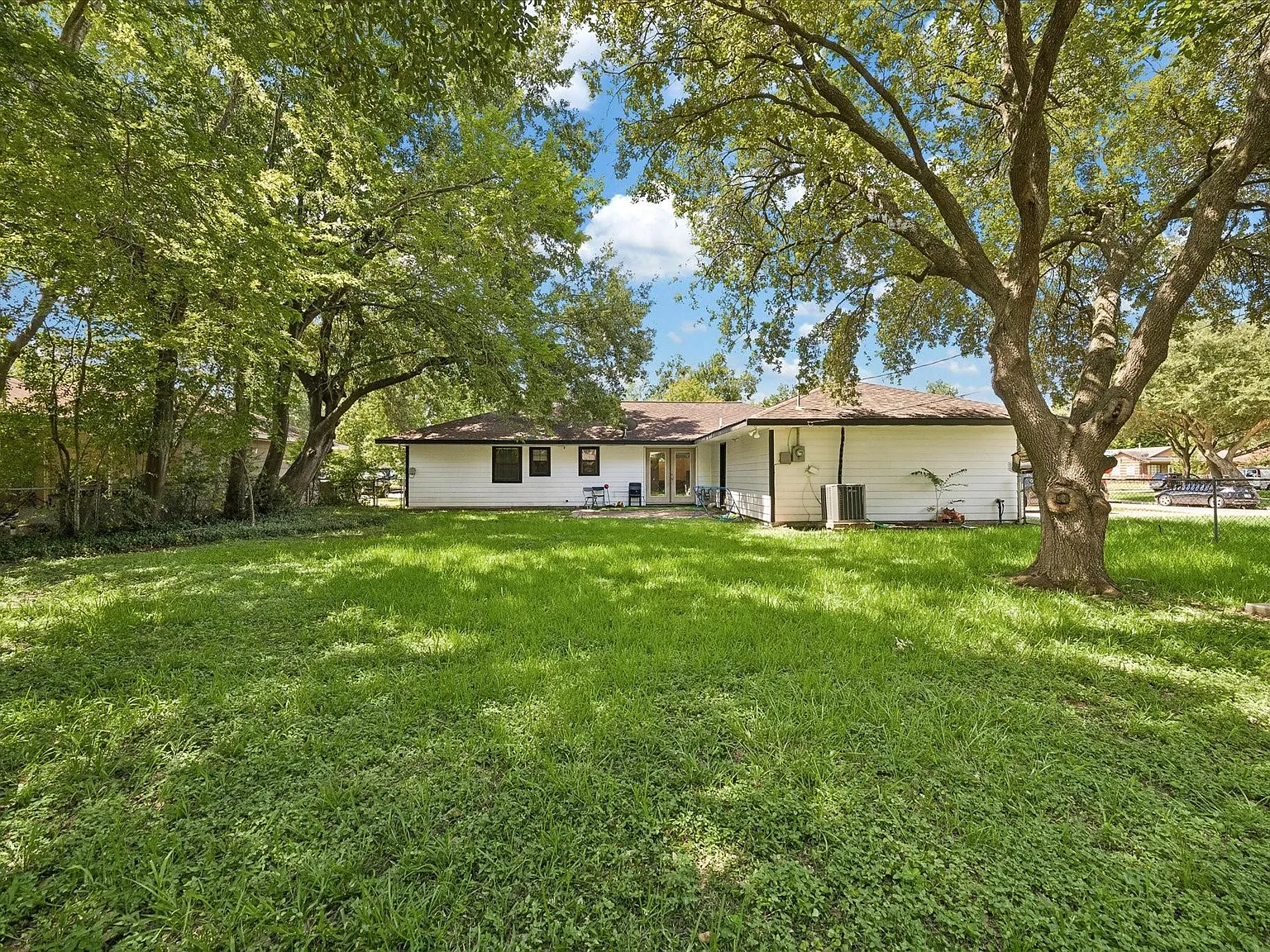 3 bed, 2.0 bath, 1430 sqft, $2,500 — Photo 2