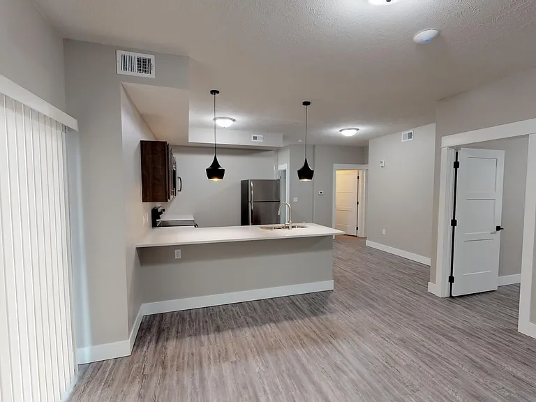 801 W Cedar St — Photo 53