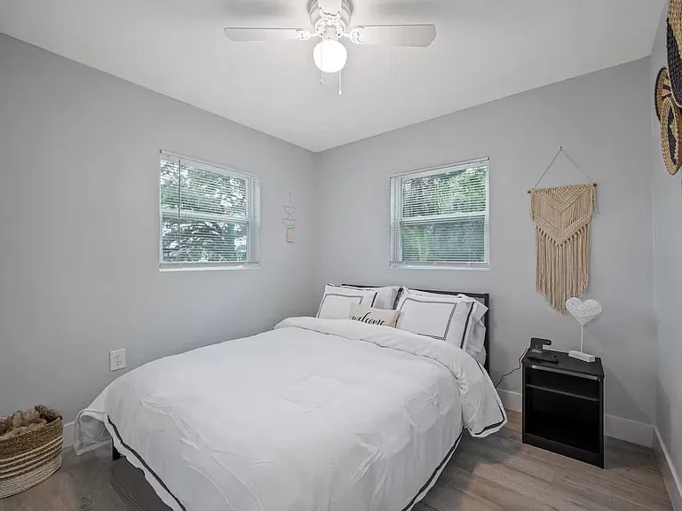 4313 W Woodlawn Ave — Photo 20