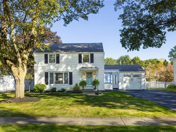 96 Tottenham Rd, Rochester, NY 14609