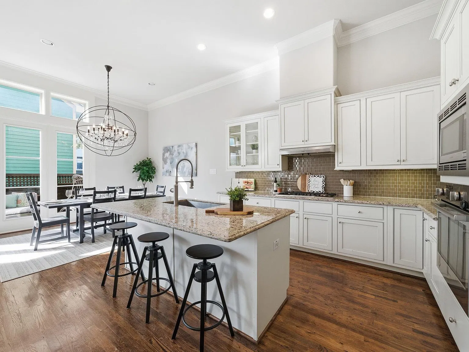 3 bed, 3.5 bath, 2774 sqft, $3,300 — Photo 4