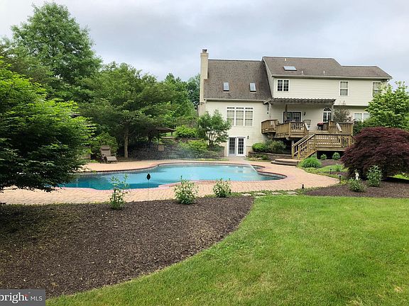 2nd image of 107 Lakewood Dr