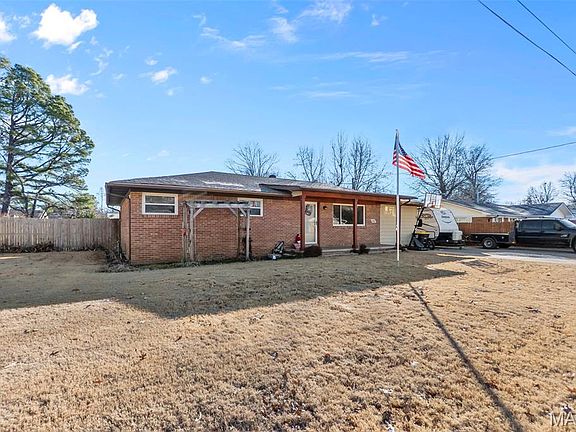 3rd image of 1900 Treasure St