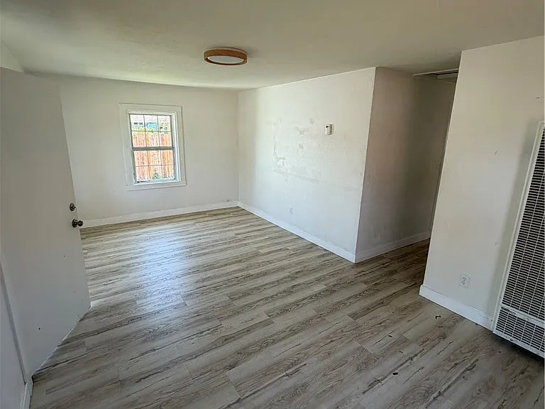 1211 W 8th St — Photo 3