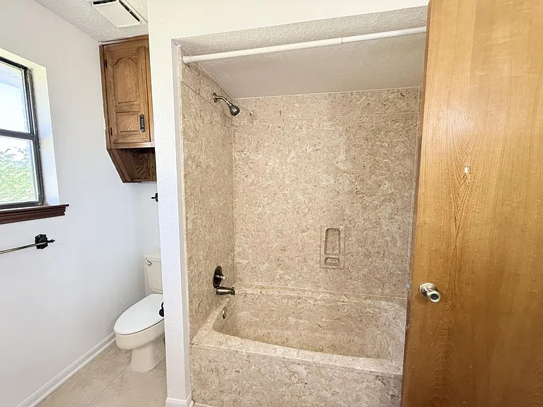 2315 E Highway 190 — Photo 33