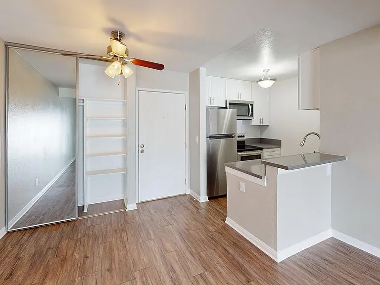 The Lodge at Porter Ranch Apartments — Photo 9