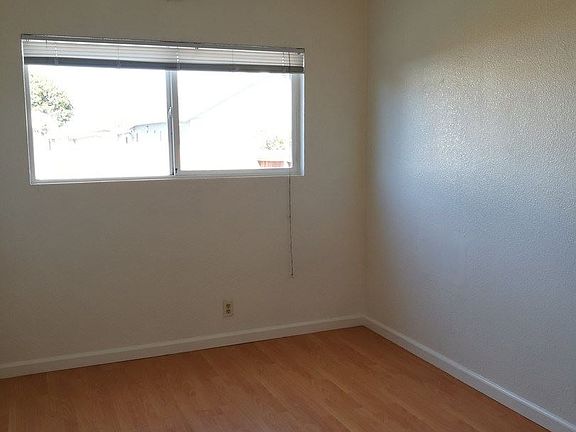 4th image of 1723 California Ave
