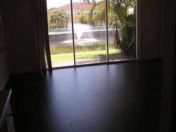 4th image of 1010 Pipers Cay Dr