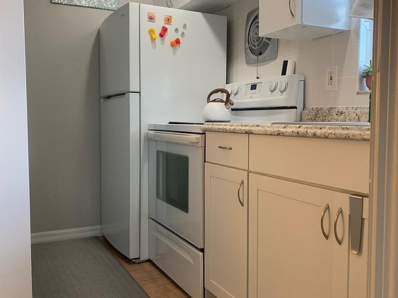 5th image of 2746 Herwald St #1