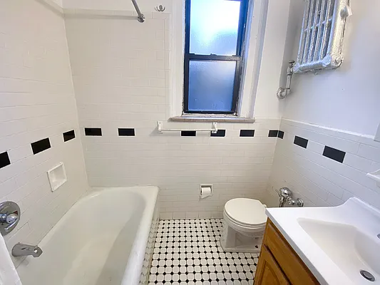 Rented by Reliance USA Inc | media 11