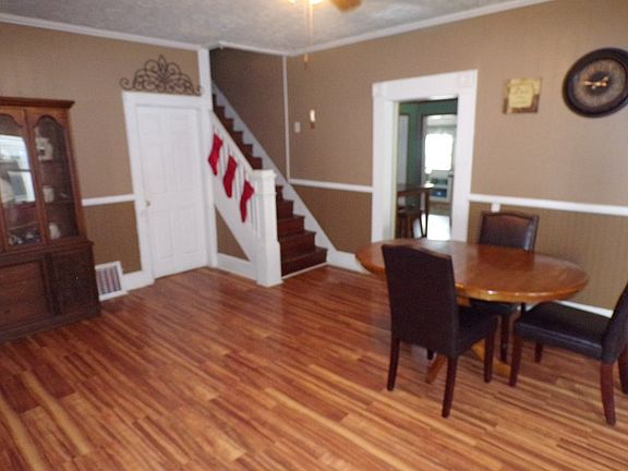 4th image of 256 Oak St