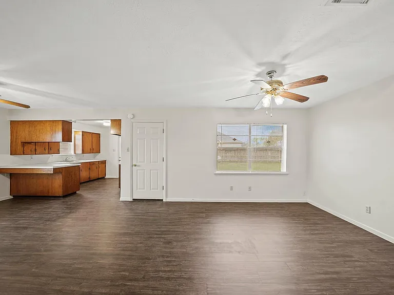322 Pinedale Ave — Photo 2
