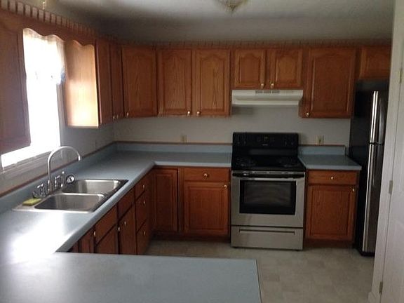 4th image of 104 Chestnut St
