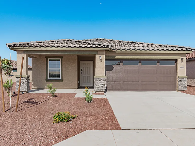 1402 E Peggy Dr — Photo 1