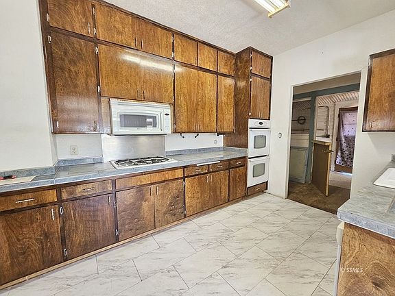 4th image of 83029 Magnolia Ave
