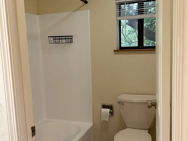 305 Oak Creek Blvd #4 — Photo 2