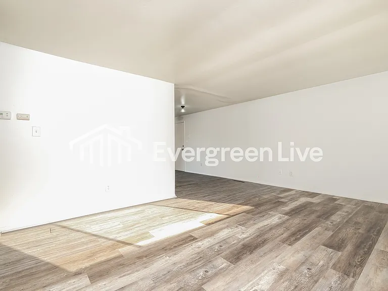 1787 Pickering Dr — Photo 2