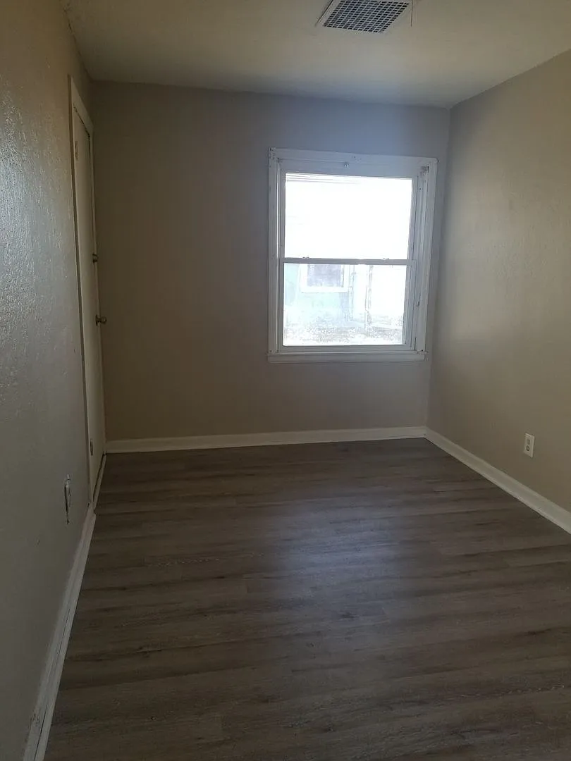 Astro Apartments 2044-2050-2056 S Broadway — Photo 3