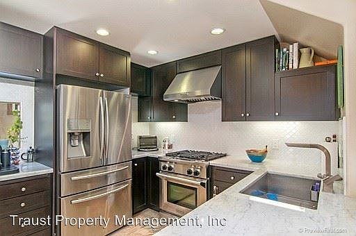 4th image of 1056 Pearl St Unit 15