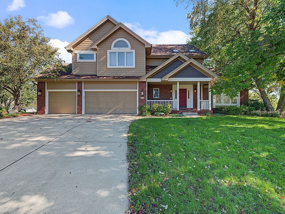 1st image of 1025 NE Fountain View Ct