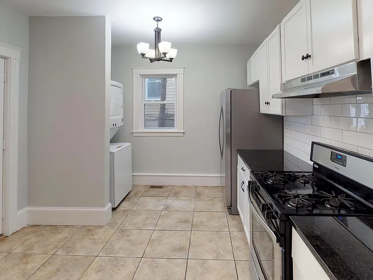 110 Greenbrier St — Photo 6