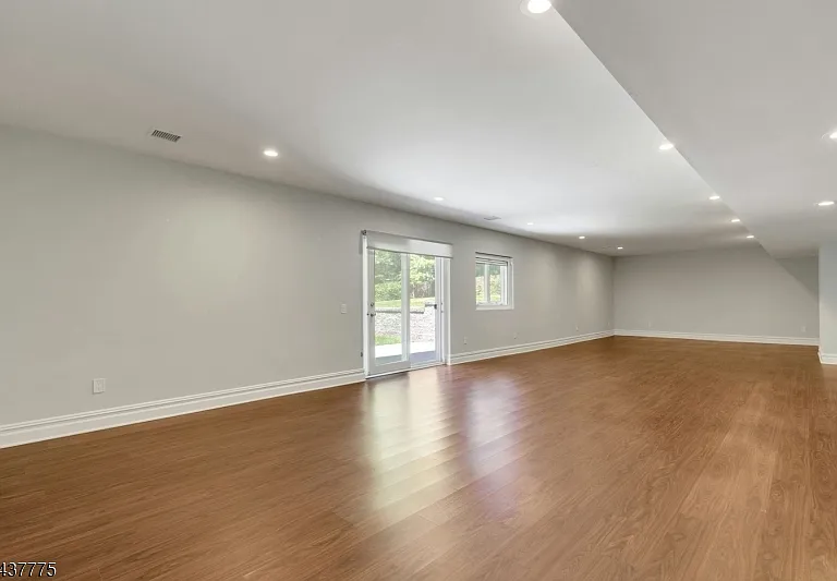 16 Exeter Rd — Photo 41